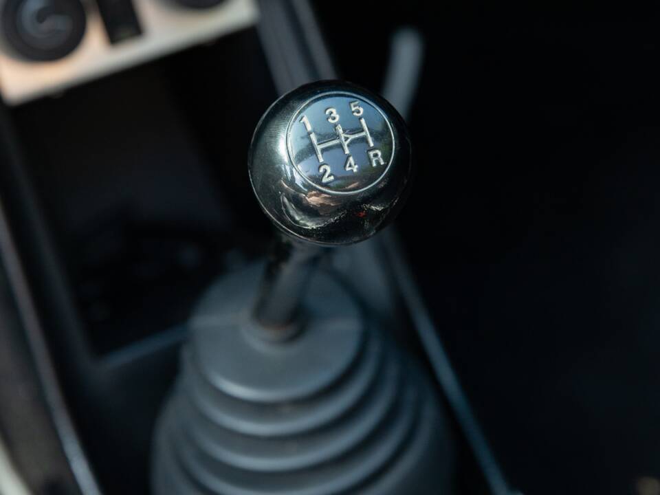 Image 18/35 of Porsche 911 SC 3.0 (1983)