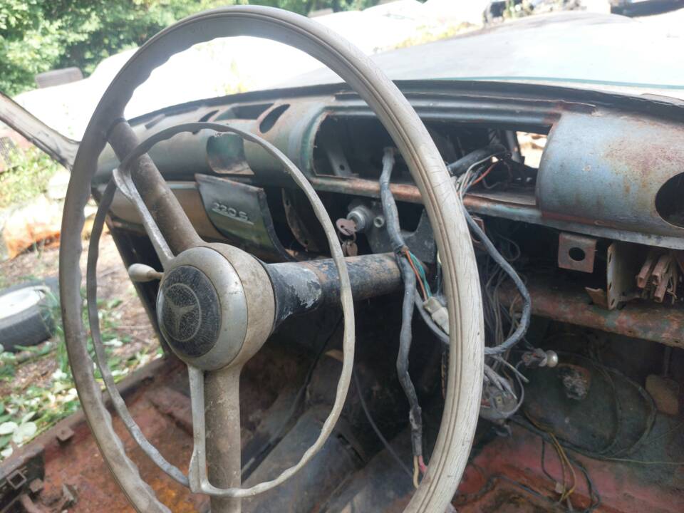 Image 7/31 of Mercedes-Benz 220 S (1958)