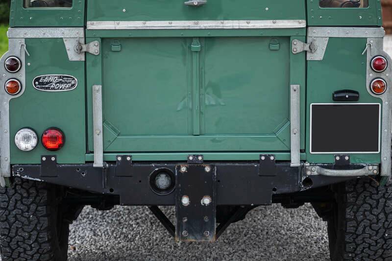 Image 34/41 of Land Rover 90 (1988)