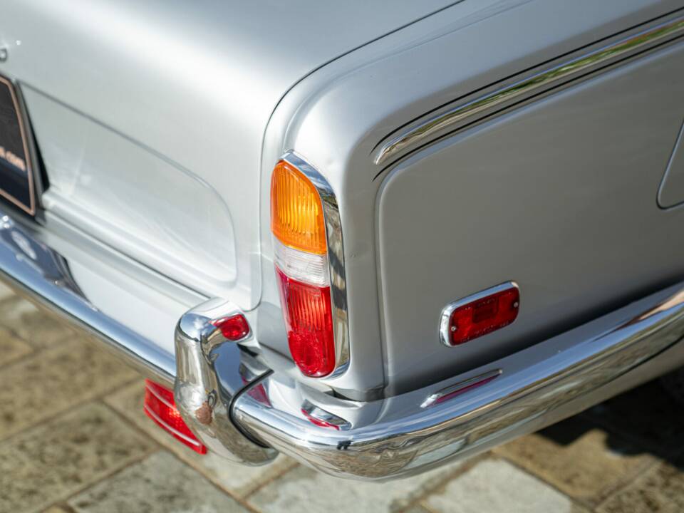 Image 9/50 of Bentley T 1 (1975)