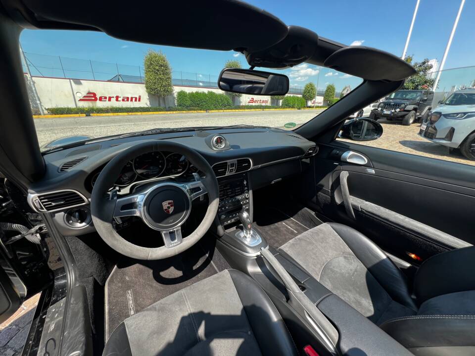Bild 18/27 von Porsche 911 Carrera 4 GTS (2011)