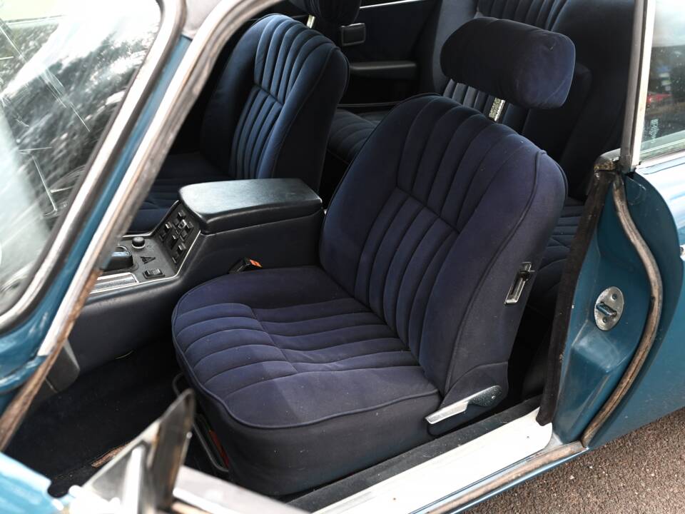 Image 14/21 de Daimler Double Six (1978)