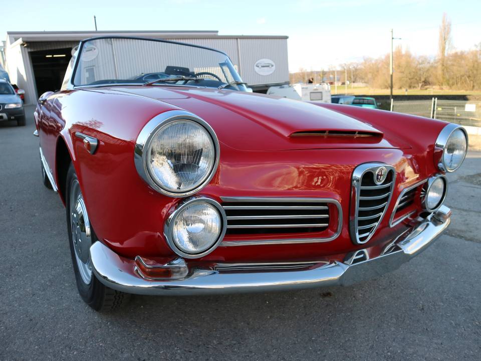 Afbeelding 10/16 van Alfa Romeo 2600 Spider (1962)
