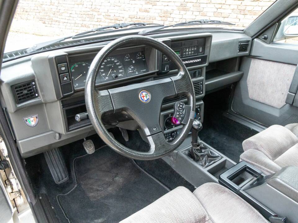 Image 35/50 of Alfa Romeo 75 2.0 Twin Spark (1988)