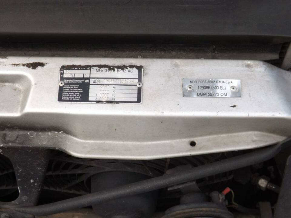 Image 32/50 of Mercedes-Benz 500 SL (1991)