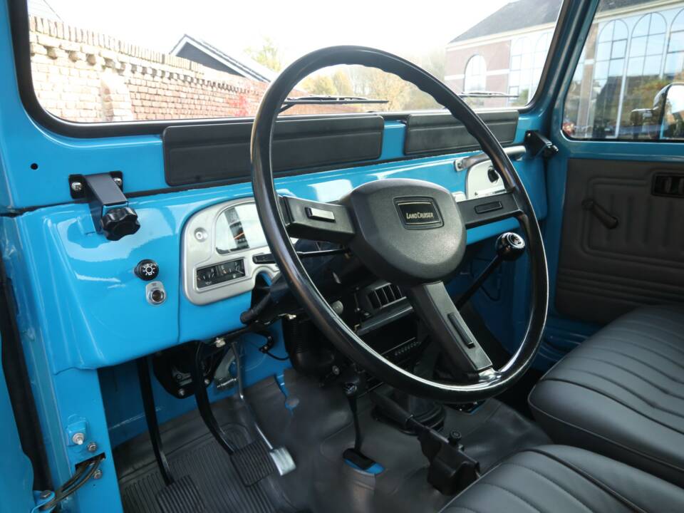 Bild 3/50 von Toyota Land Cruiser BJ 45 (1982)