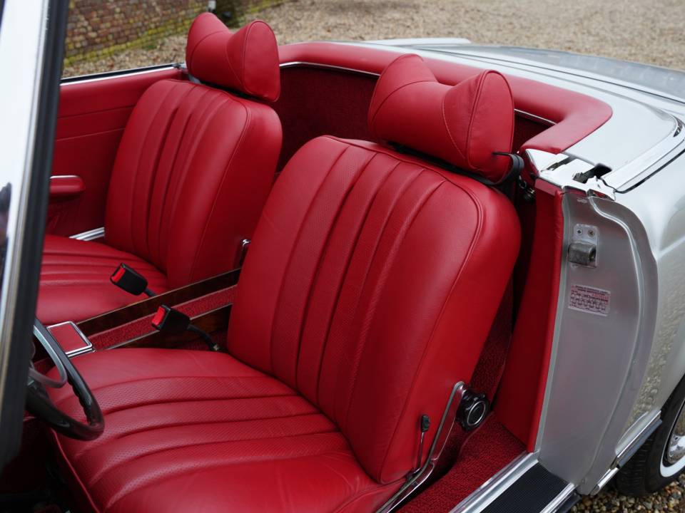 Image 23/50 of Mercedes-Benz 280 SL (1969)