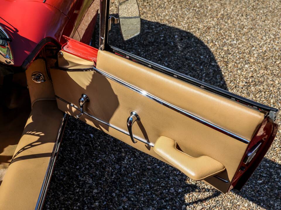 Image 22/27 of Jaguar E-Type (1968)