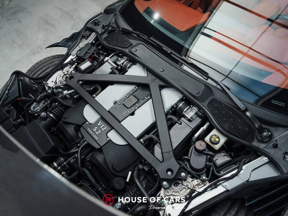 Image 12/25 of Aston Martin DBS Superleggera Volante (2020)