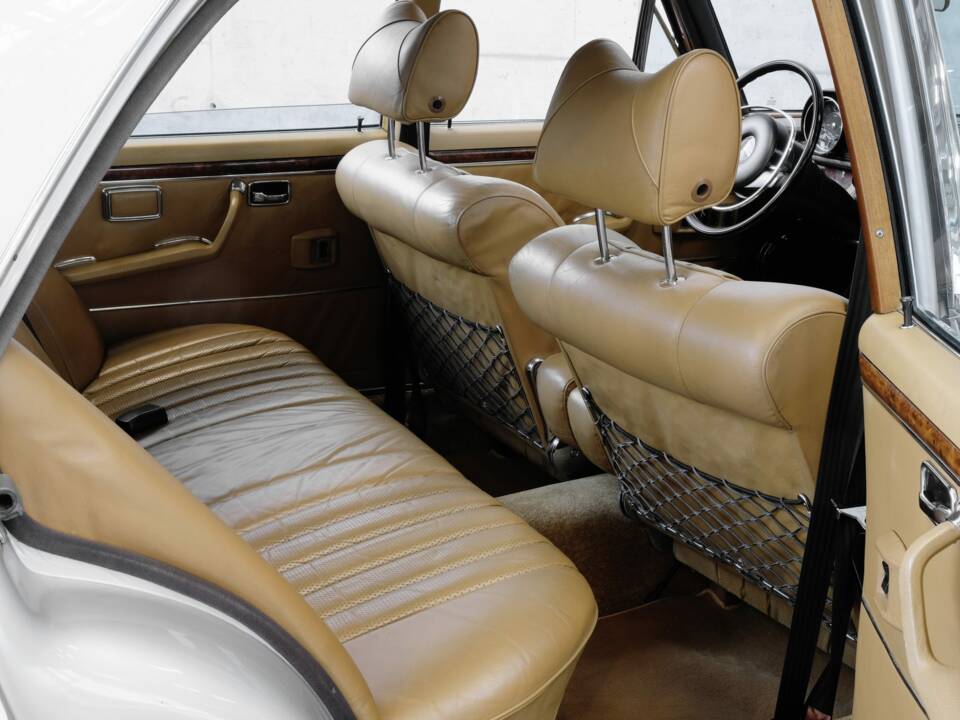 Immagine 36/50 di Mercedes-Benz 300 SEL 6.3 (1968)