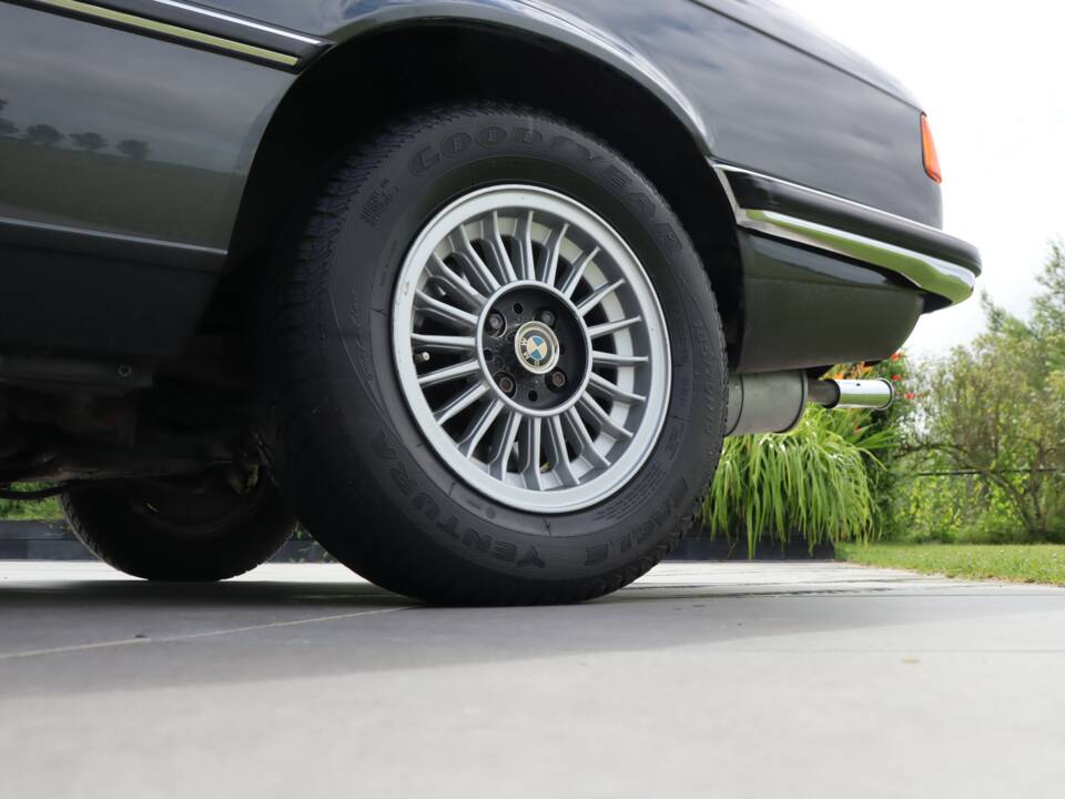 Image 25/50 of BMW 323i (1980)