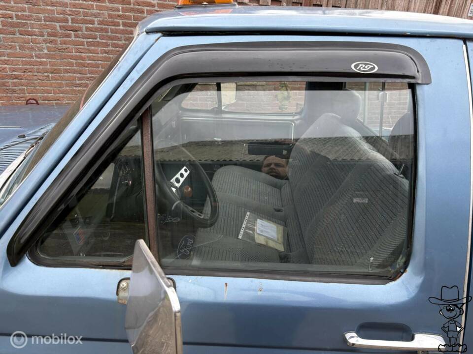 Image 17/42 of Ford F-150 XL (1982)