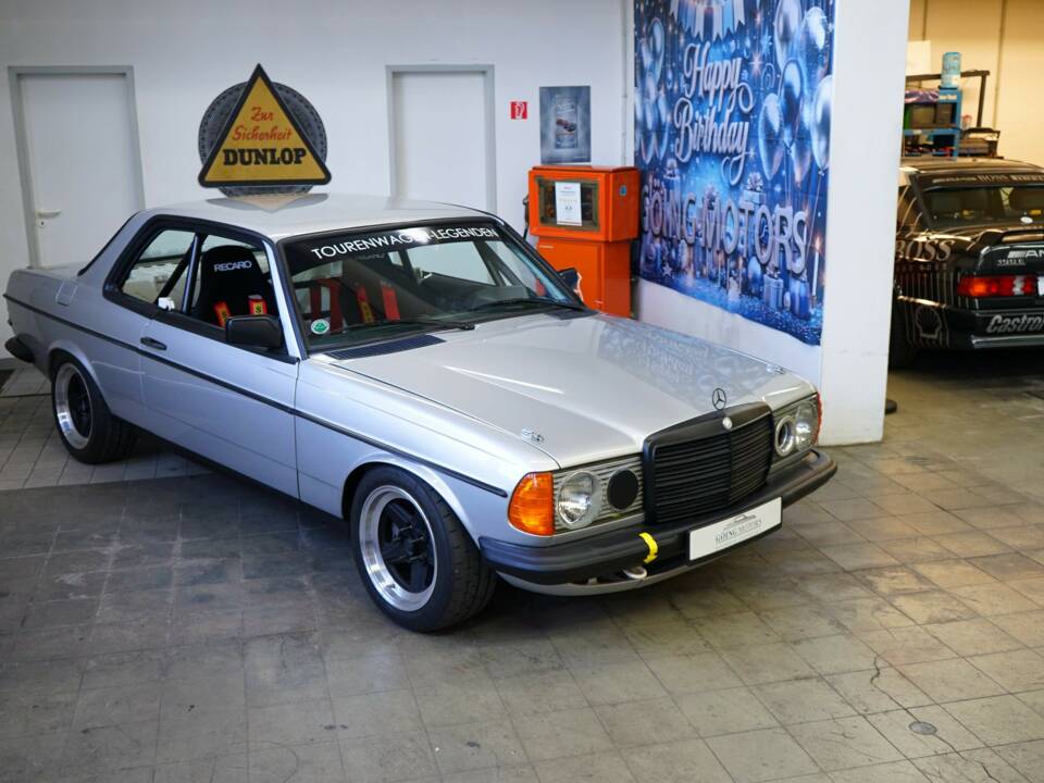 Immagine 1/40 di Mercedes-Benz 280 CE (1980)
