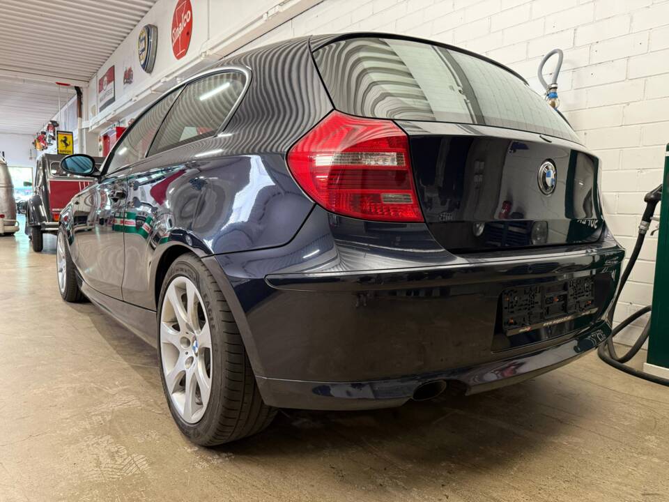 Image 13/18 of BMW 118i (2008)