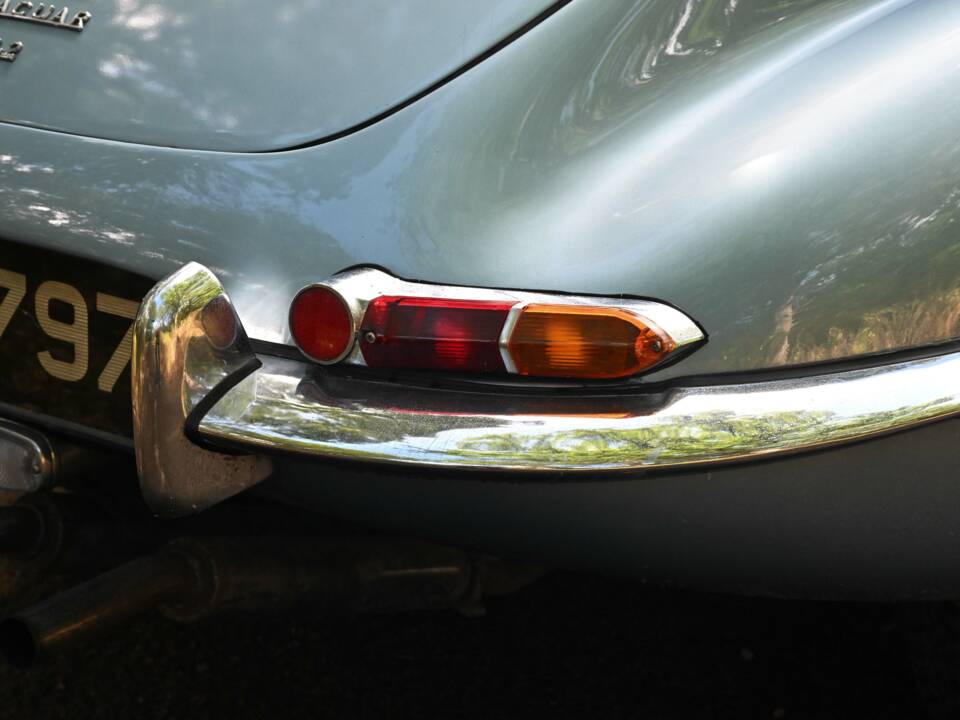 Image 18/50 of Jaguar E-Type (2+2) (1966)