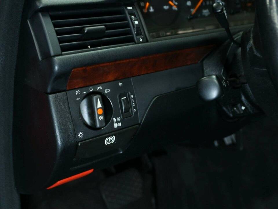 Bild 13/50 von Mercedes-Benz 300 CE-24 (1992)