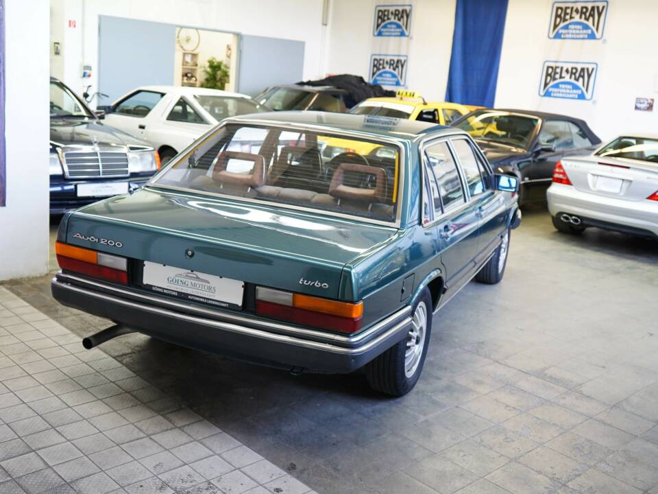 Immagine 17/39 di Audi 200 5T (1982)