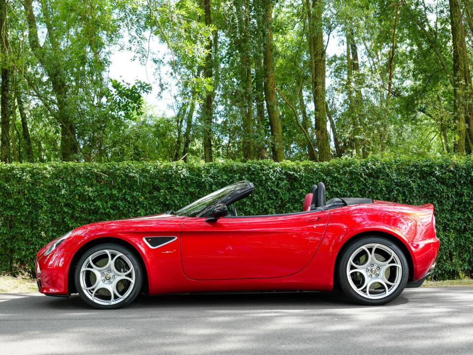 Image 3/50 of Alfa Romeo 8C Spider (2010)