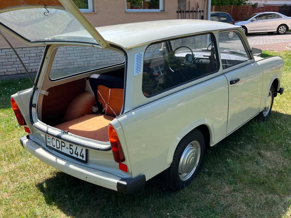 Immagine 2/10 di Trabant 601 Universal (1984)