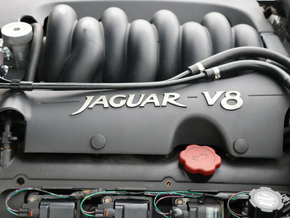 Image 25/50 de Jaguar XK8 4.0 (1997)