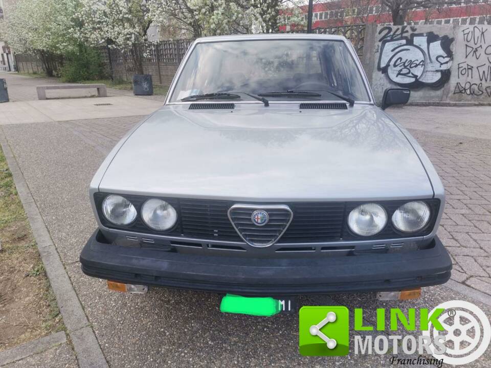 Bild 2/10 von Alfa Romeo Alfetta 2.0 (1981)