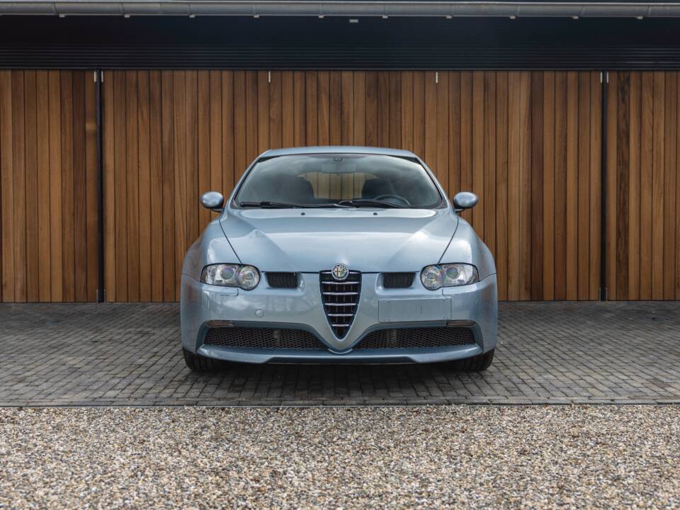 Image 2/13 of Alfa Romeo 147 3.2 GTA (2005)