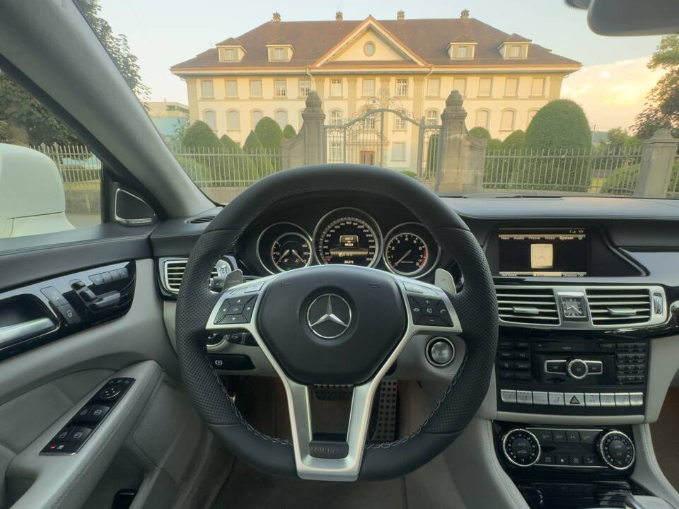 Obraz 8/8 pojazdu Mercedes-Benz CLS 63 AMG (2013)