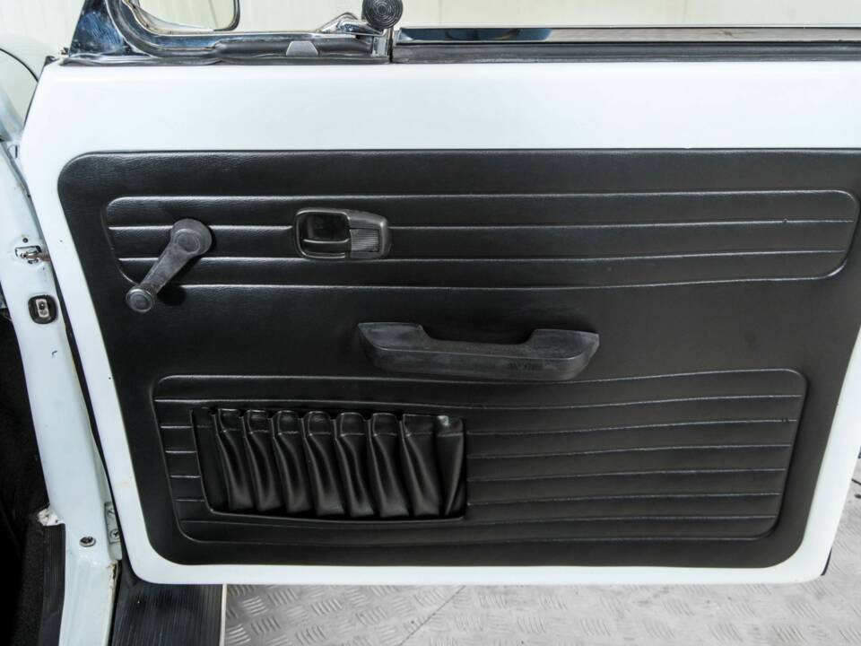 Bild 33/50 von Volkswagen Käfer 1303 LS (1976)