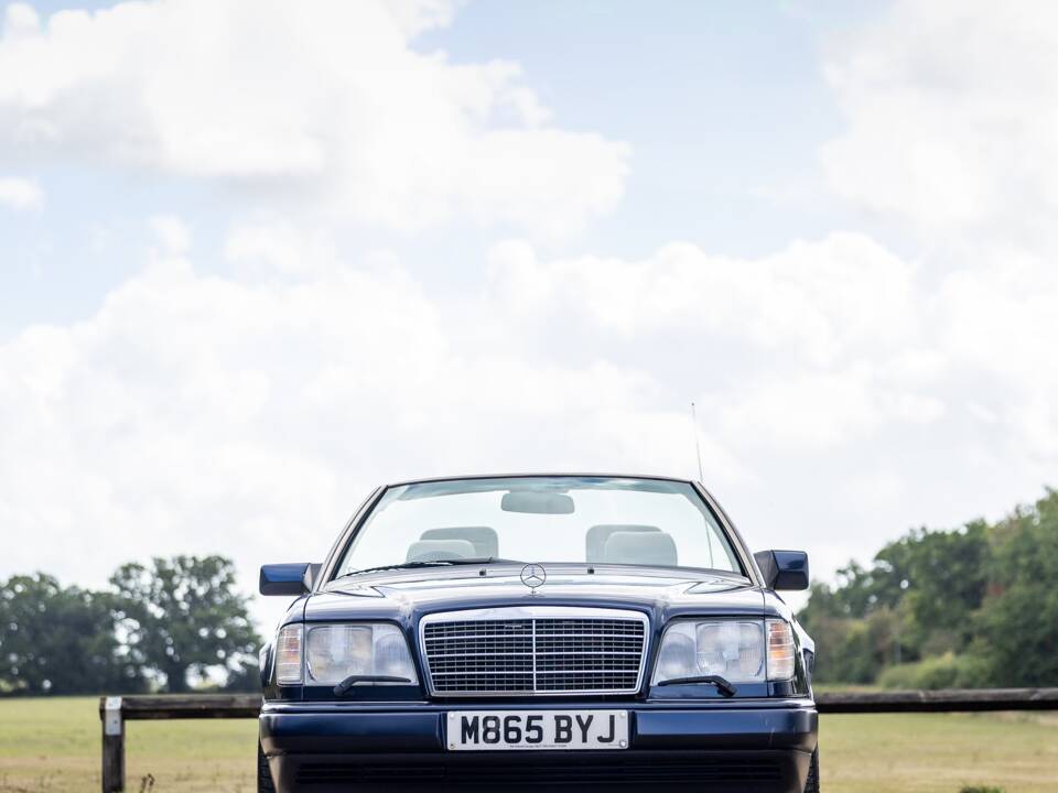 Bild 9/46 von Mercedes-Benz E 320 (1994)
