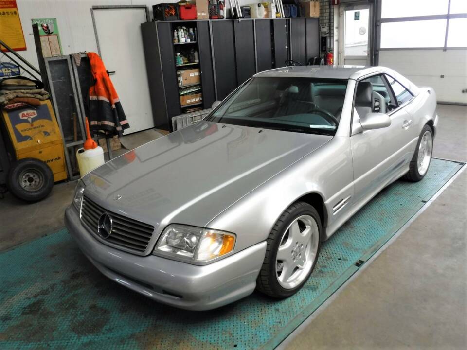 Imagen 31/49 de Mercedes-Benz SL 500 (2000)