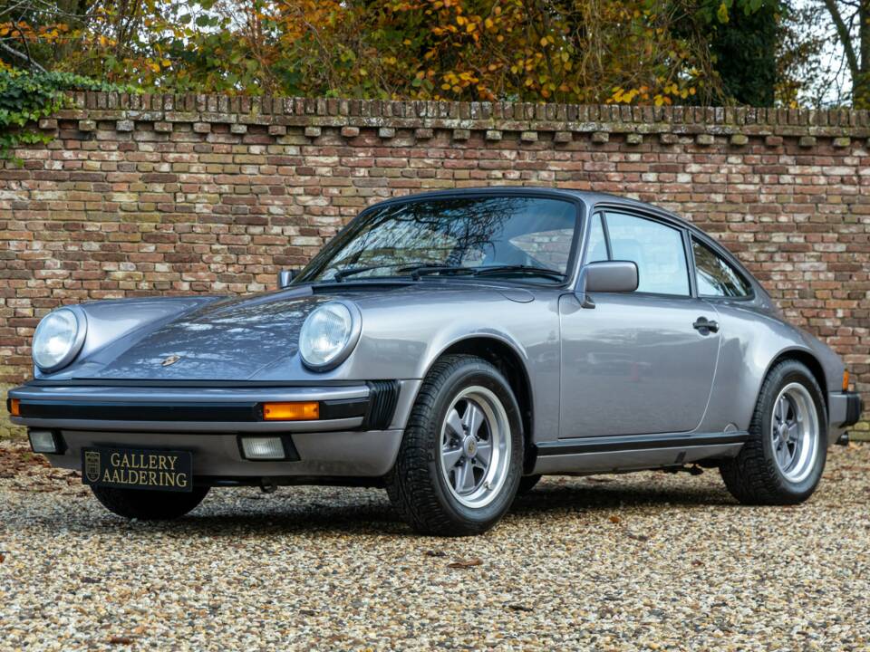 Immagine 26/50 di Porsche 911 Carrera 3.2 "25 years 911" (1988)