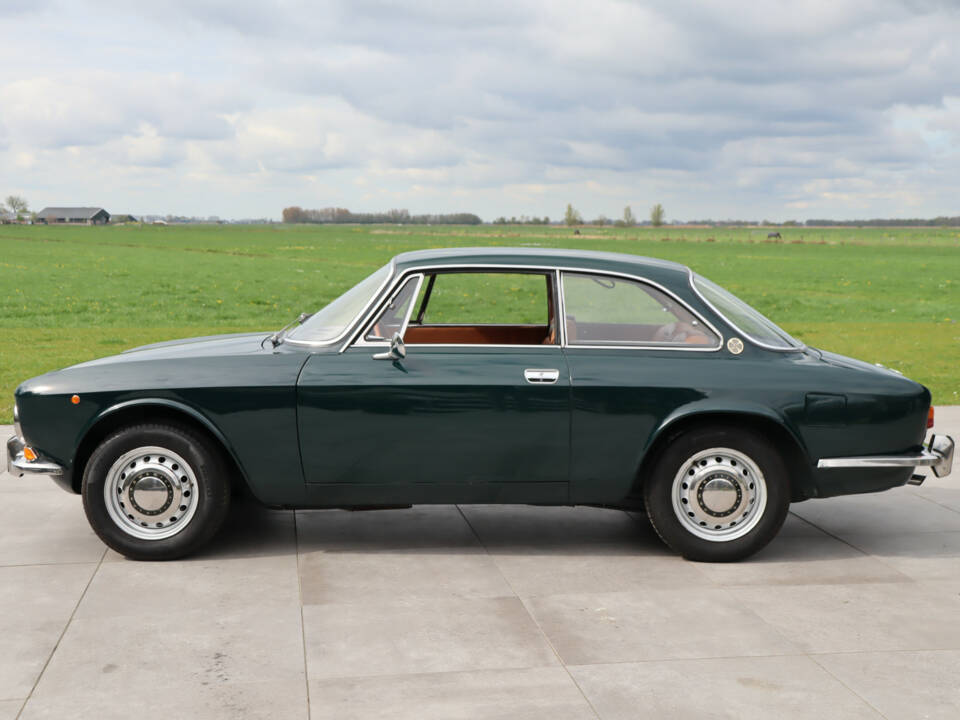 Image 8/50 of Alfa Romeo 1750 GT Veloce (1971)