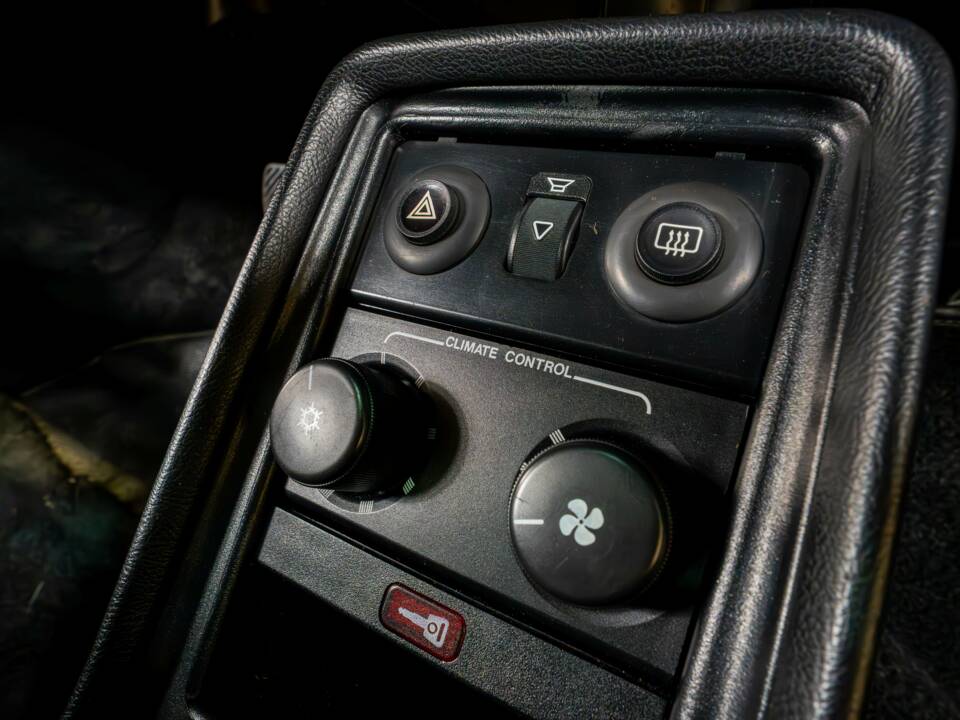 Image 30/38 of Porsche 911 Carrera 3.2 (1986)