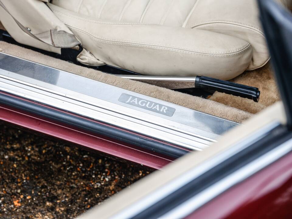 Image 33/45 of Jaguar XJS 5.3 V12 (1993)