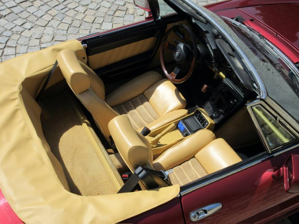 Bild 20/26 von Alfa Romeo 2.0 Spider (1990)