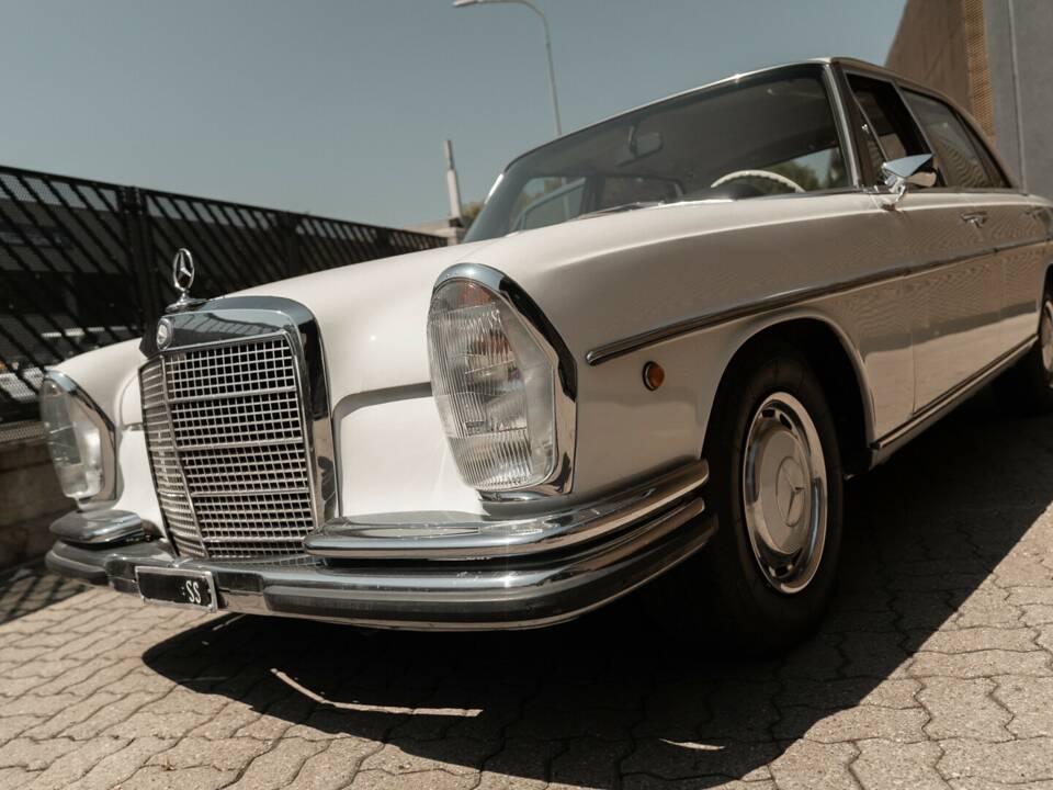 Image 4/34 of Mercedes-Benz 300 SEL 3.5 (1971)