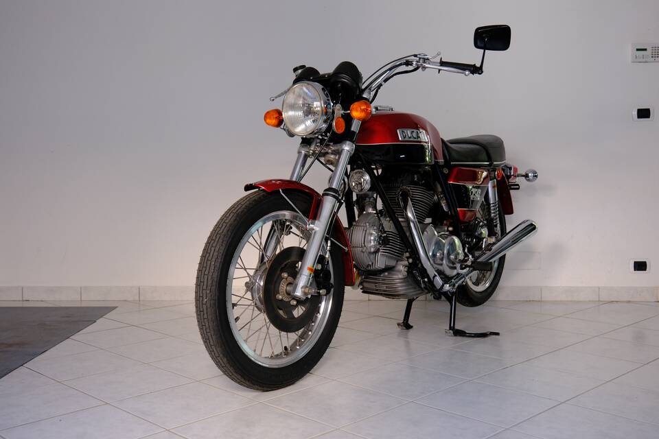 Immagine 30/96 di Ducati 750 GT (1974)