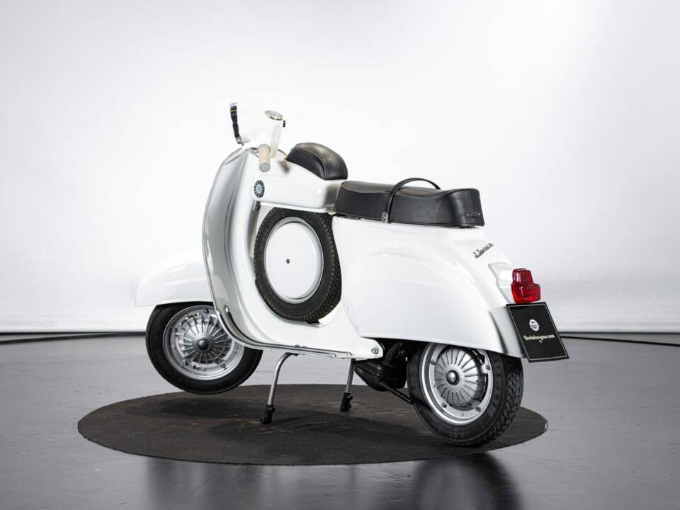 Image 2/49 de Piaggio Vespa 50 SS (1966)