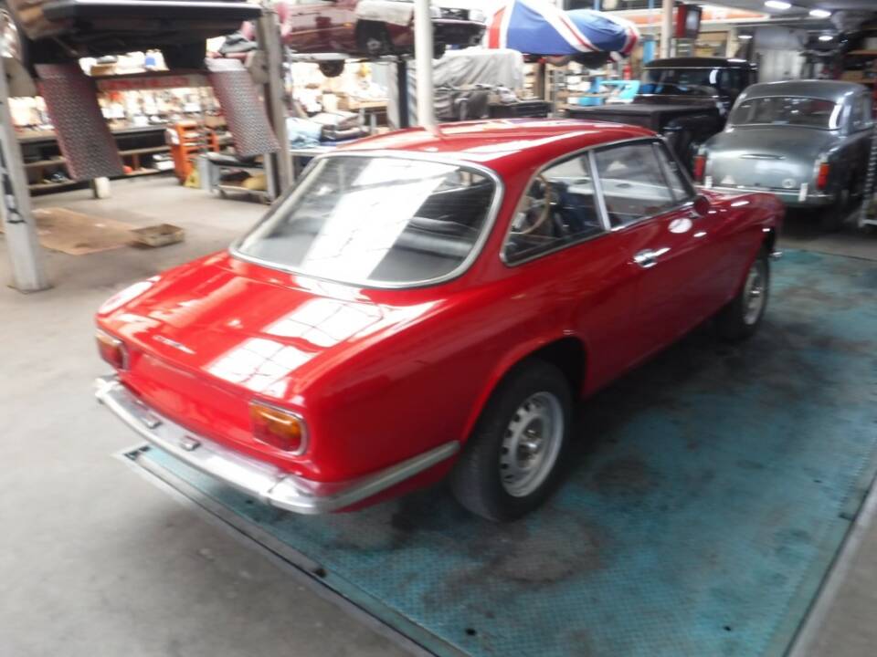 Bild 4/50 von Alfa Romeo Giulia GT 1300 Junior (1972)