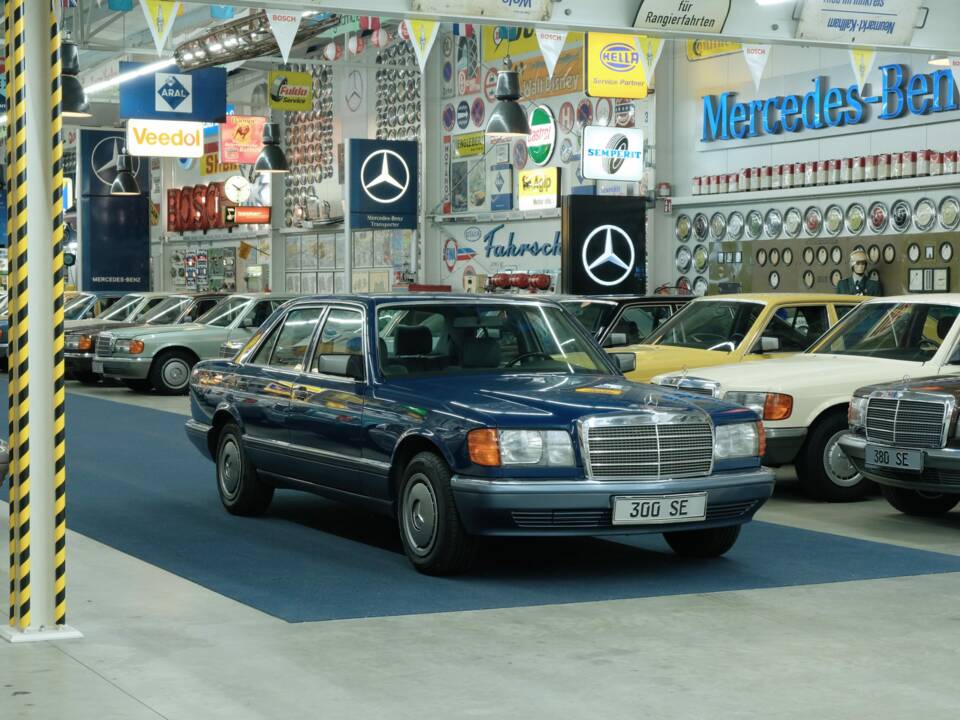 Bild 6/50 von Mercedes-Benz 300 SE (1990)