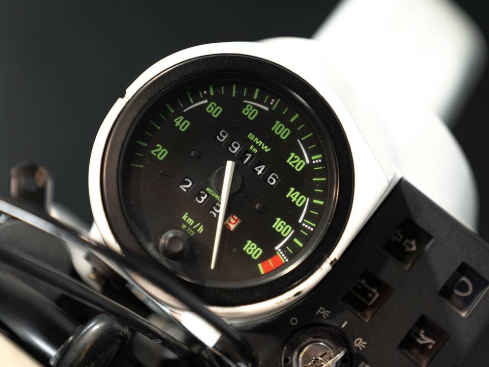 Bild 24/34 von BMW DUMMY (1987)