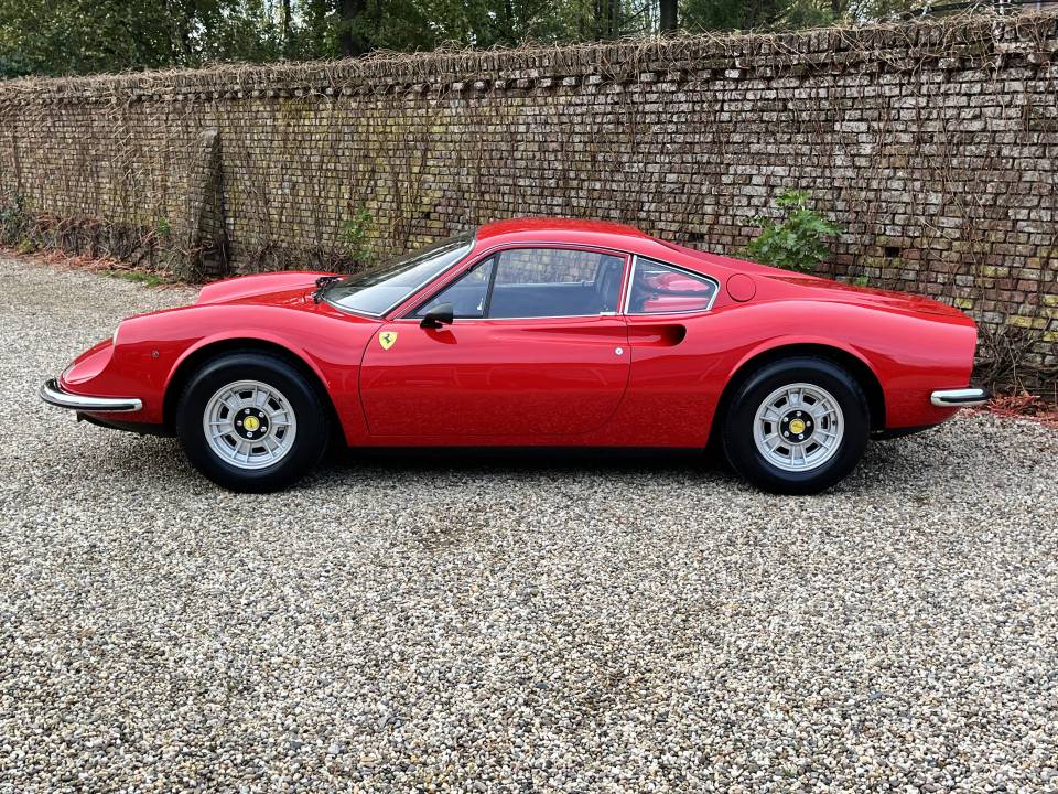 Image 17/50 de Ferrari Dino 246 GT (1971)