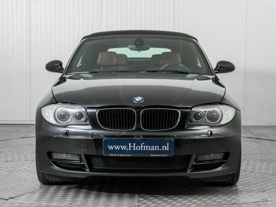 Image 14/19 of BMW 120i (2008)