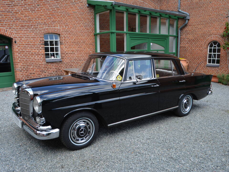 Image 1/15 of Mercedes-Benz 190 c (1964)