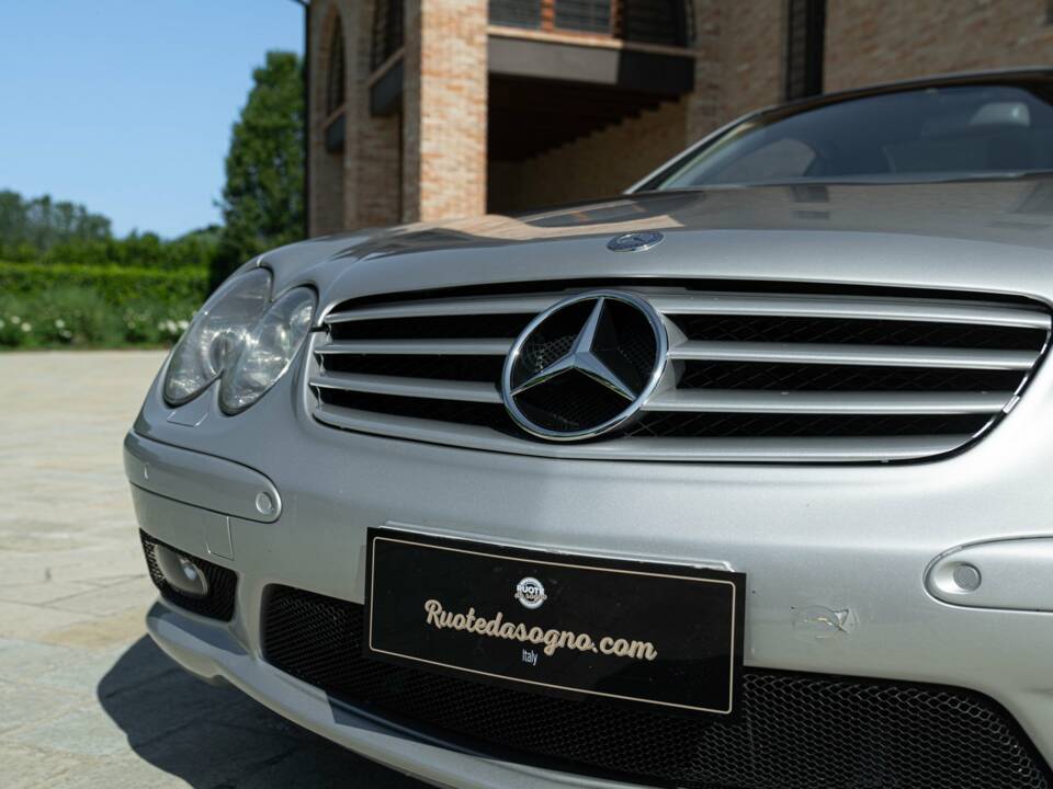 Image 15/50 of Mercedes-Benz SL 55 AMG (2002)