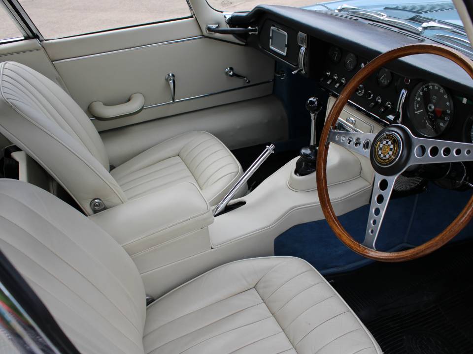 Image 10/14 of Jaguar Type E 4.2 (1965)