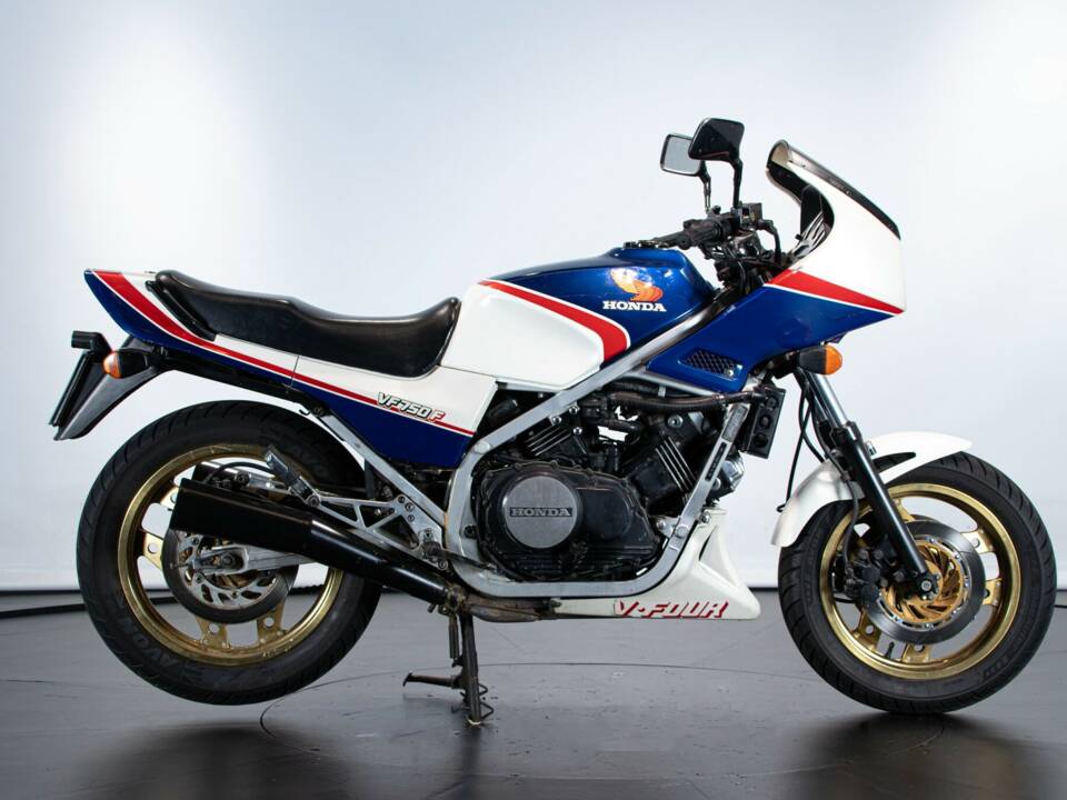 Image 5/50 de Honda VF 750 (1983)