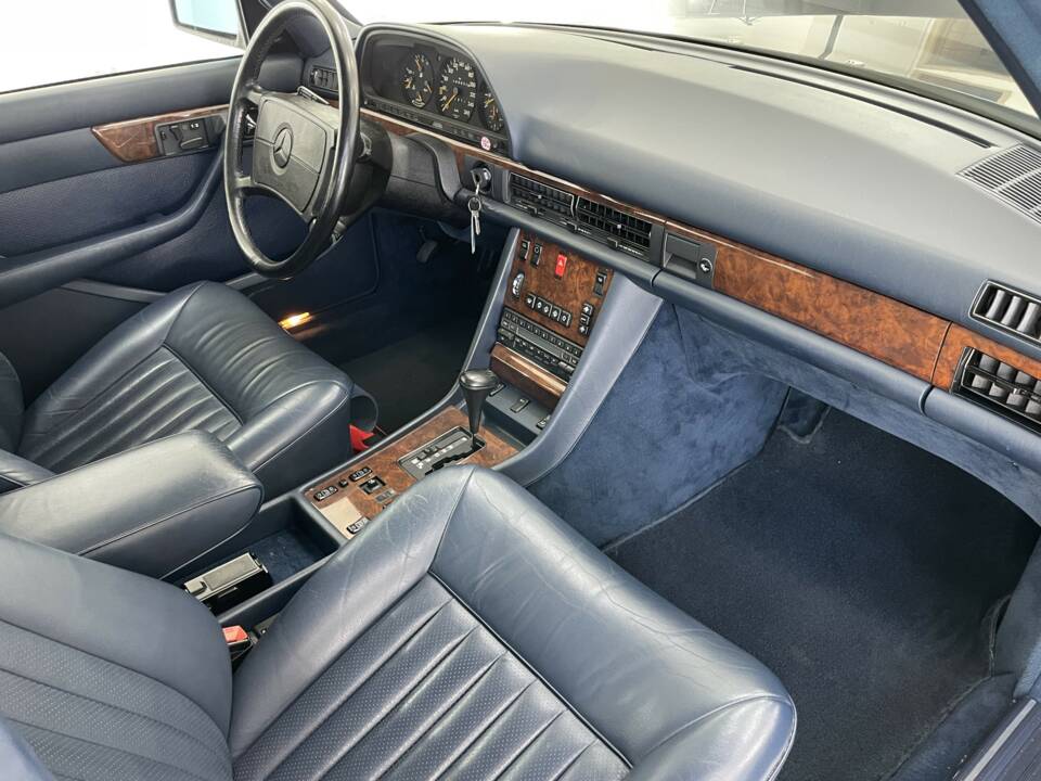 Image 12/40 de Mercedes-Benz 560 SEL (1987)