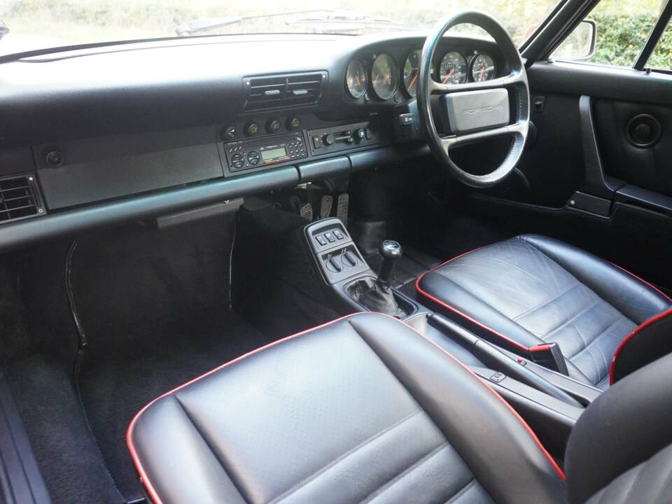 Image 17/23 de Porsche 911 Carrera 4 (1992)