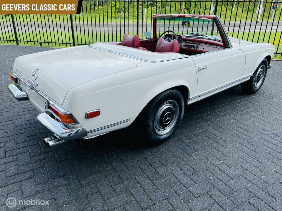 Afbeelding 7/20 van Mercedes-Benz 280 SL (1970)